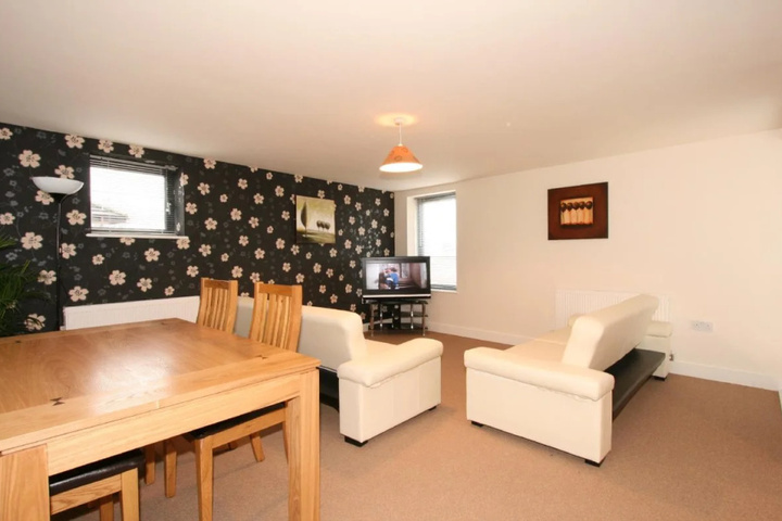 Room 4 of 10