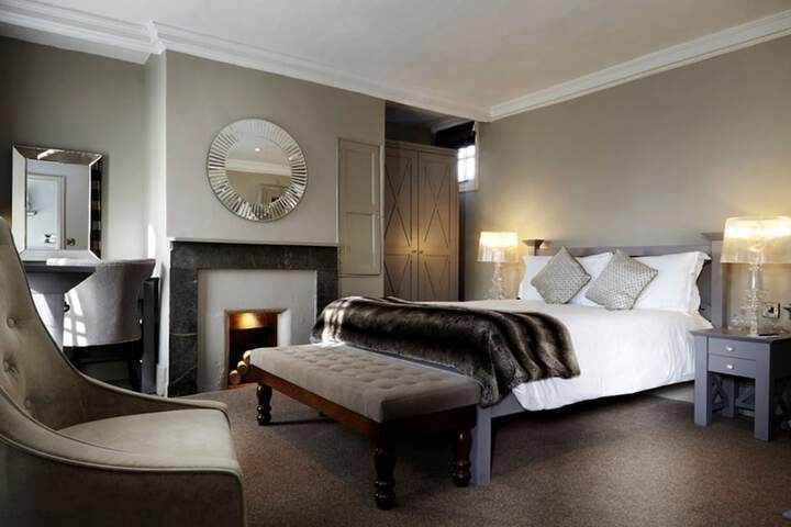 Room 14 of 34