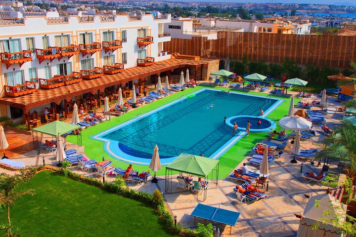 Hotel with Pool