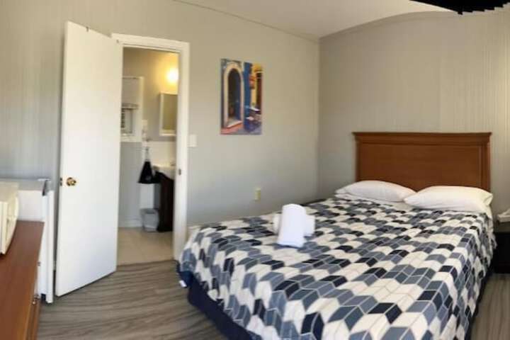 Room 6 of 10
