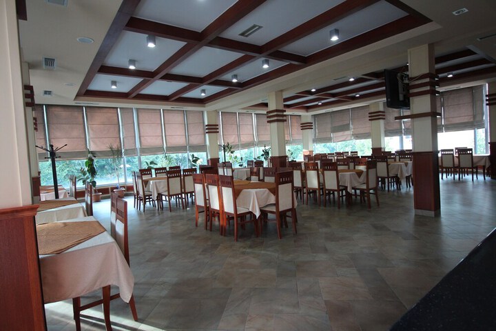 Dining 31 of 69
