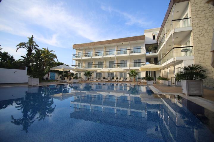 Pool 4 of 7