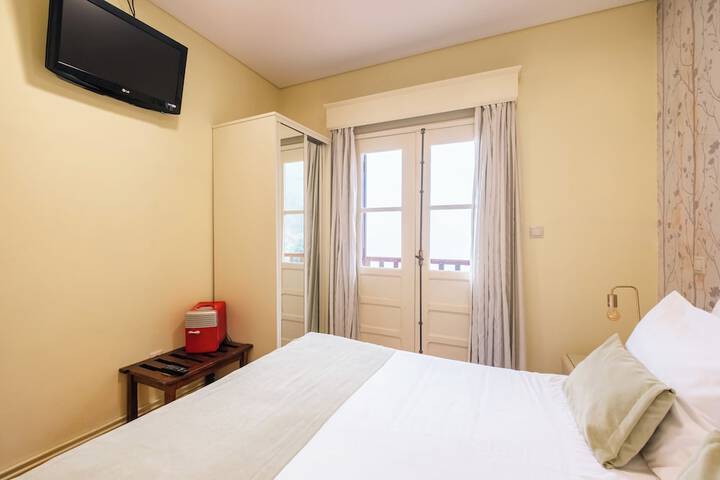 Room 35 of 93