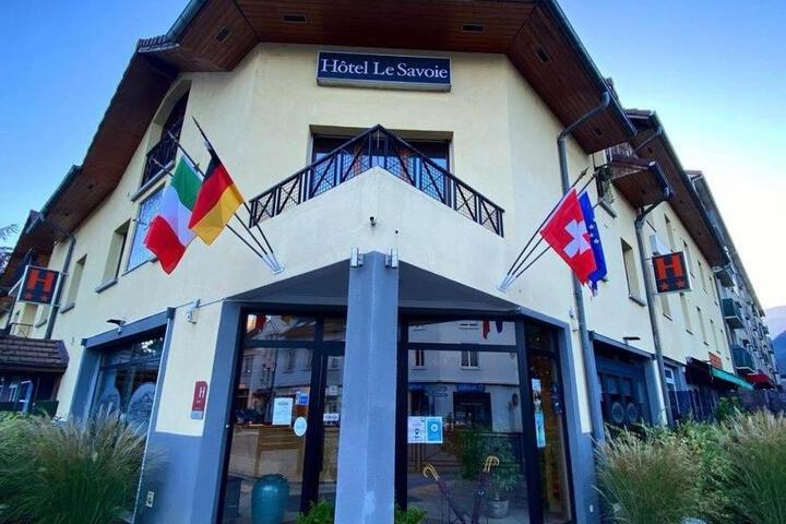 Exterior of Hôtel Le Savoie