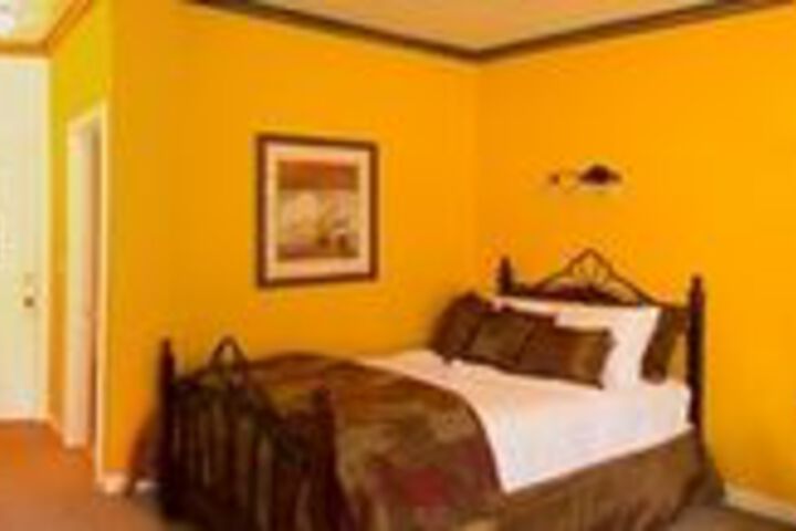 Room 4 of 9