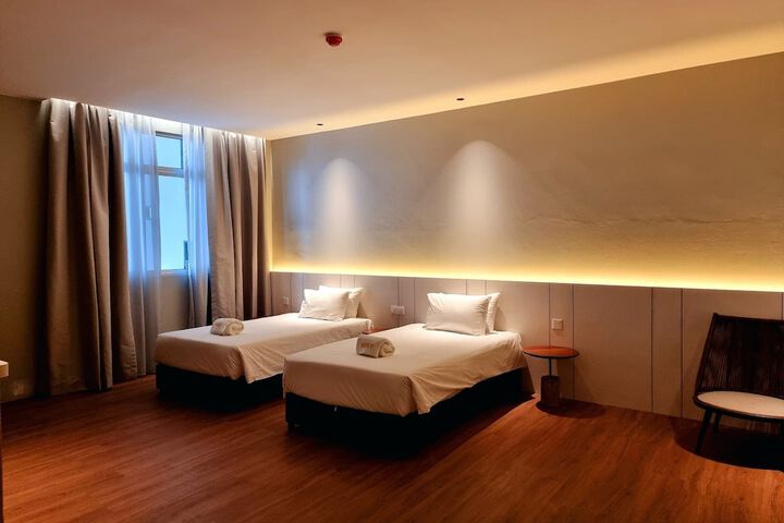 Room 9 of 25