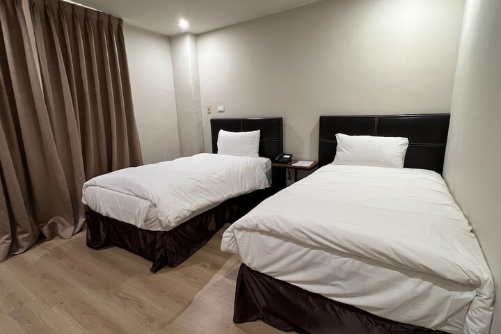 Room 21 of 49