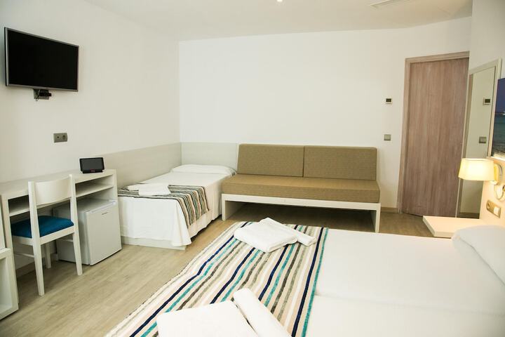 Room 46 of 143