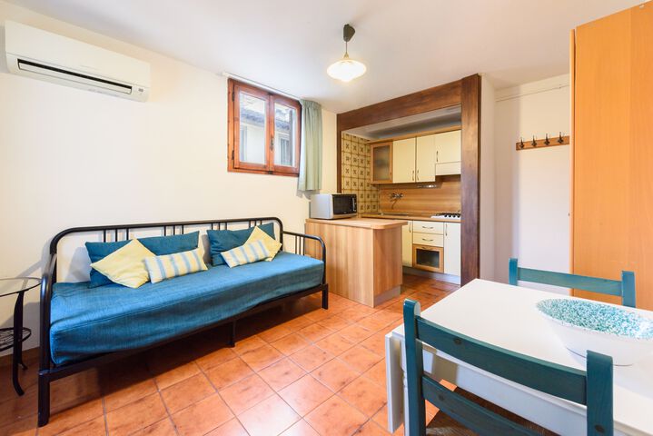 Room 4 of 12