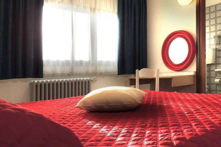 Room 21 of 34