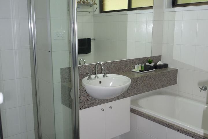 Room 15 of 28