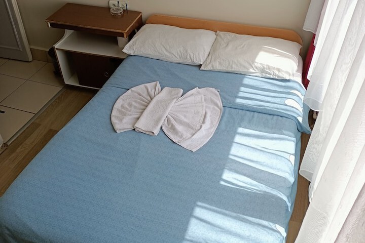 Room 10 of 15