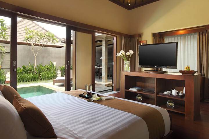 Room 8 of 48