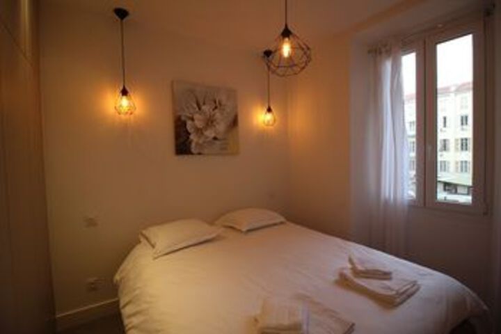 Room 7 of 14