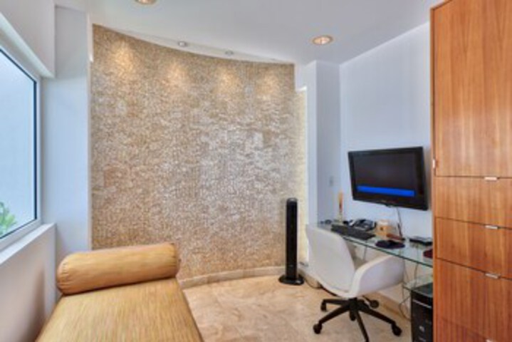 Room 6 of 31
