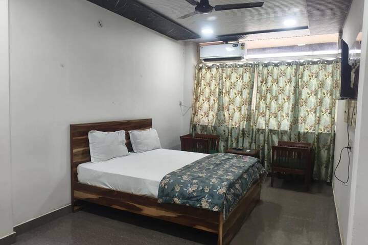 Room 4 of 13