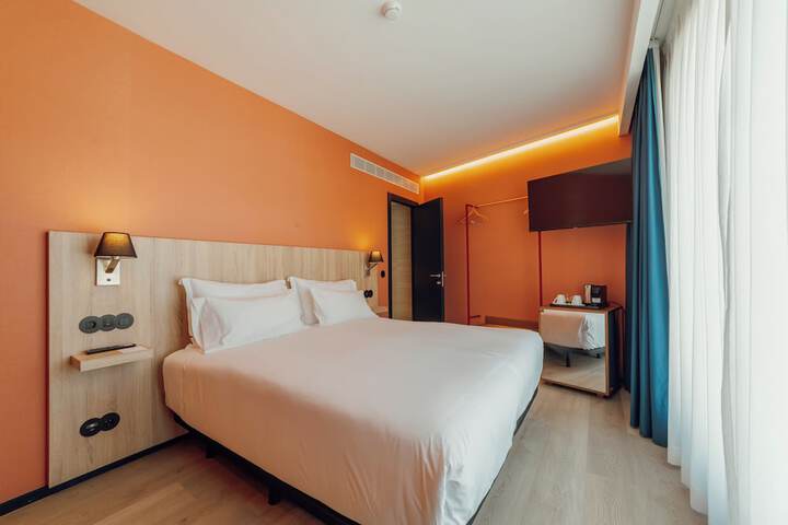 Room 25 of 46
