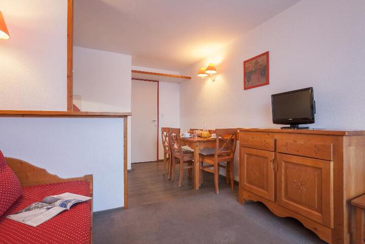 Room 4 of 10