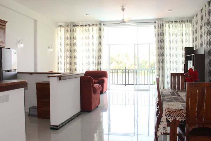 Room 4 of 84