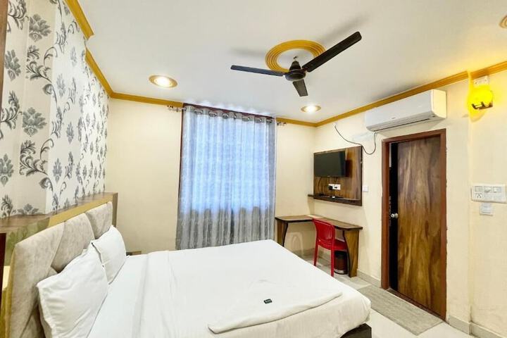 Room 10 of 42