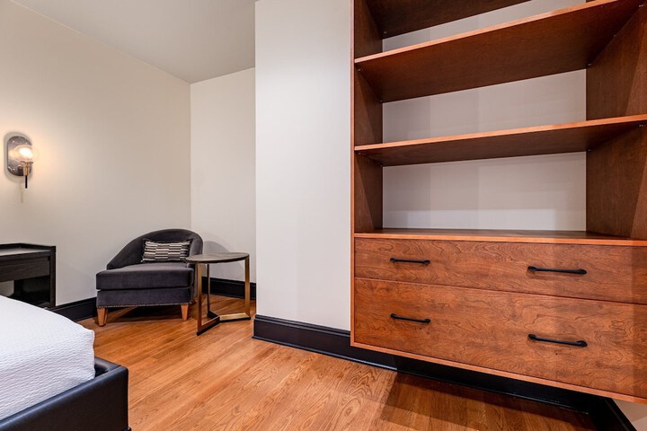 Room 12 of 341