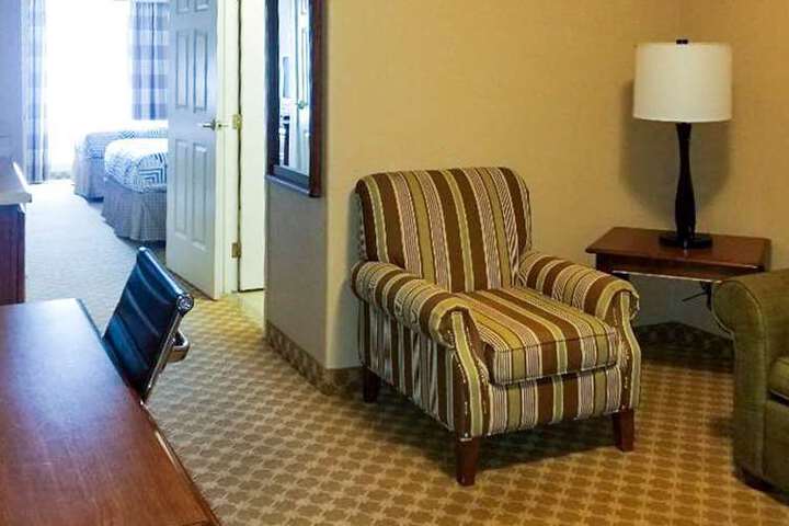 Suite 10 of 17