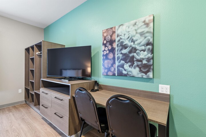 Room 8 of 25