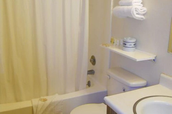 Room 105 of 141