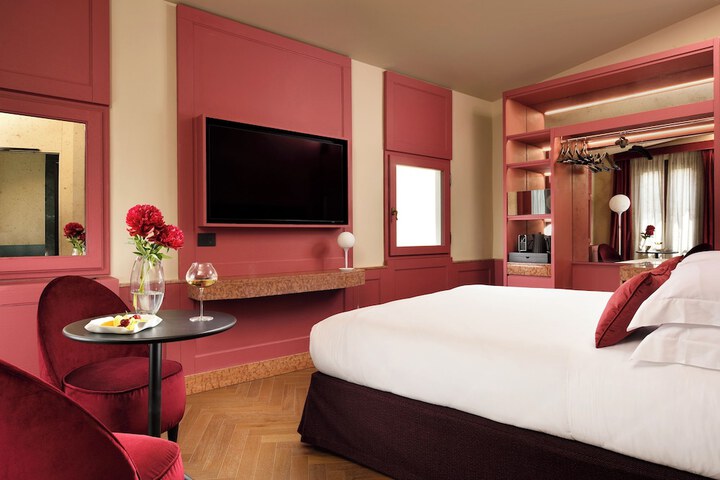 Room 28 of 68