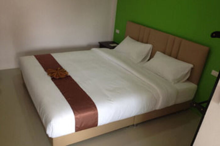 Room 9 of 13