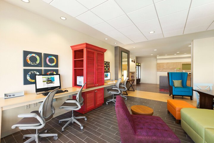 Business Center 15 of 17