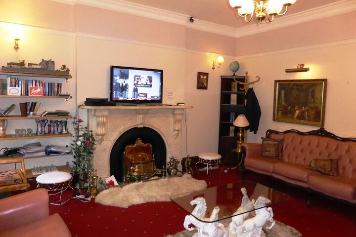 Lounge 17 of 20