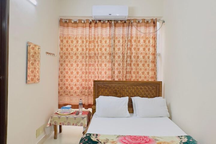 Room 10 of 29