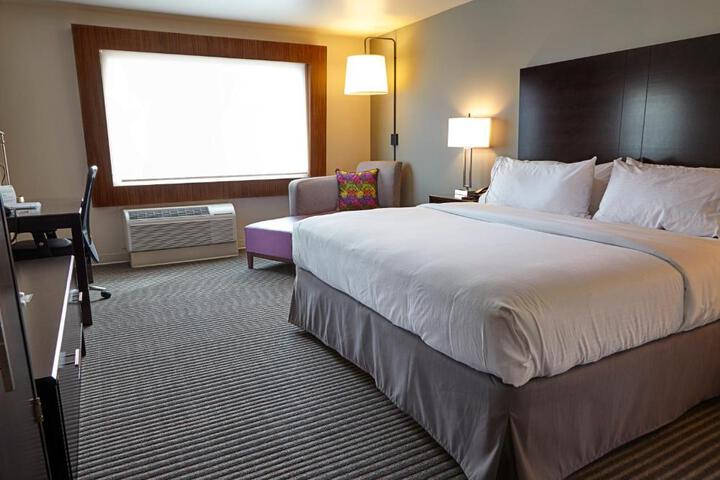 1 King Bed (14 of 15)