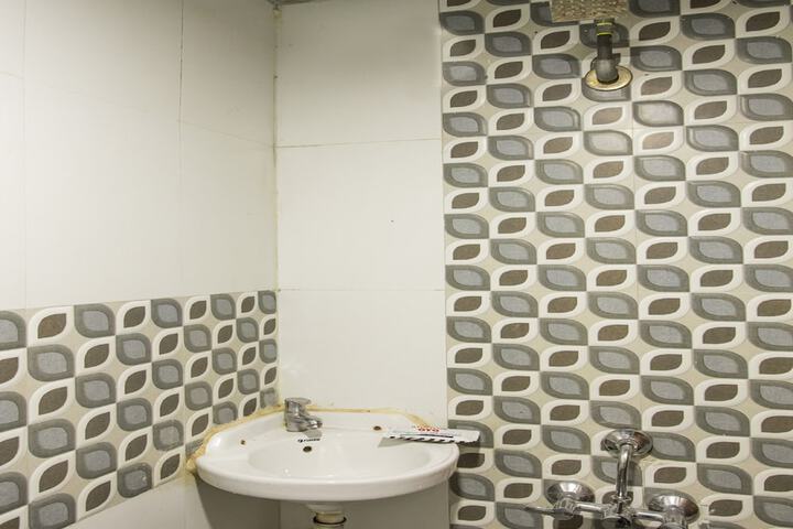 Room 6 of 16