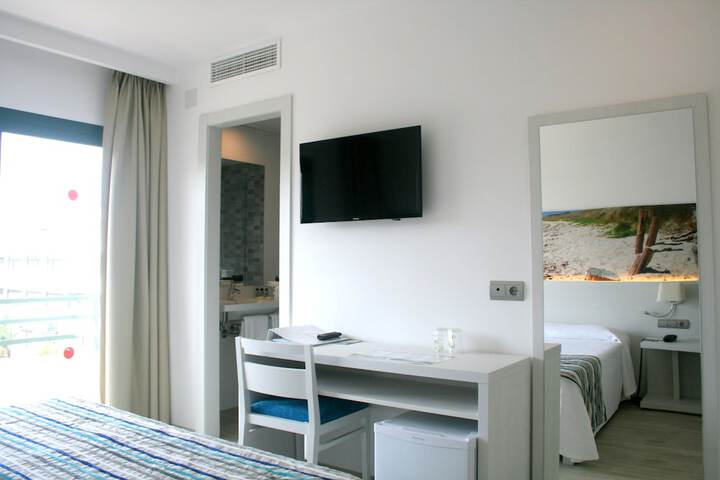 Room 6 of 143