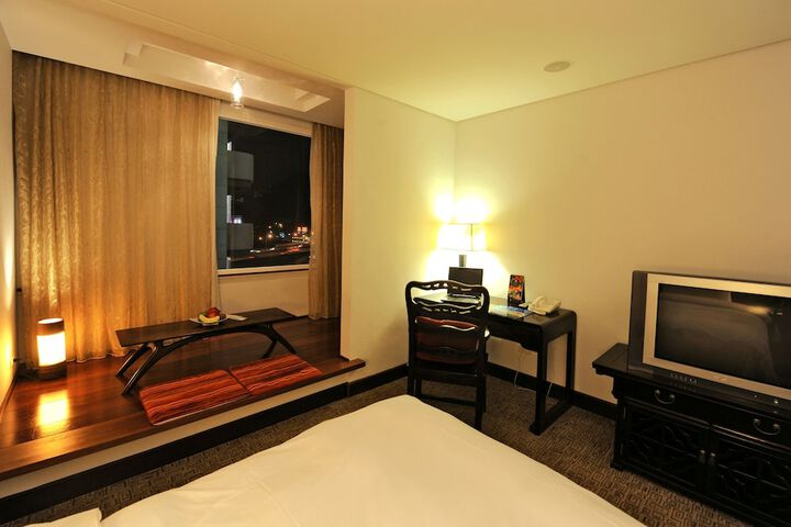 Room 7 of 51