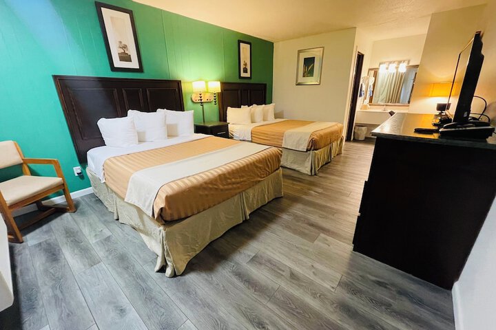 2 Double Beds (11 of 27)