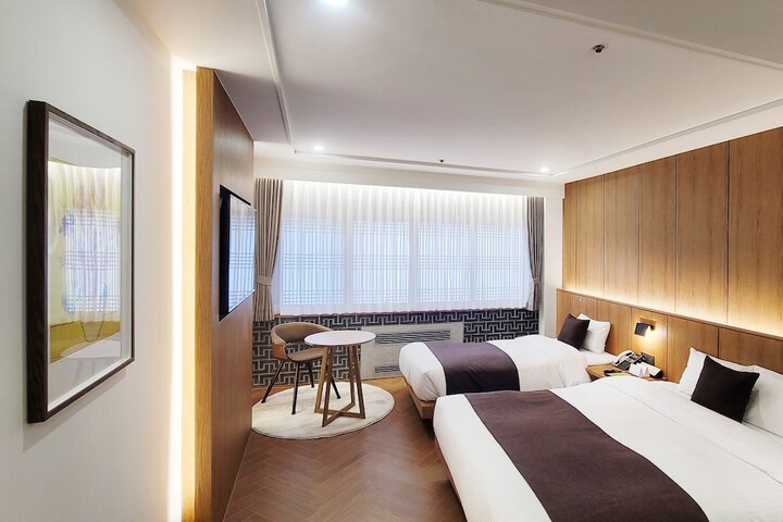 Room 4 of 36