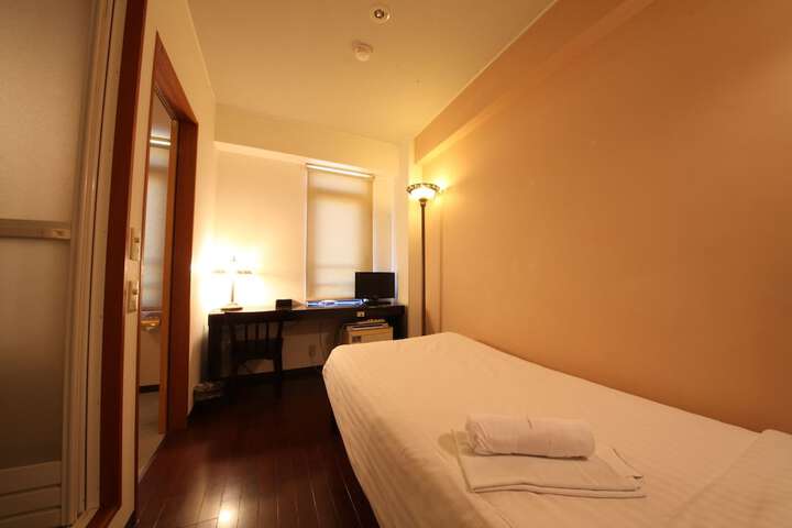 Room 4 of 64