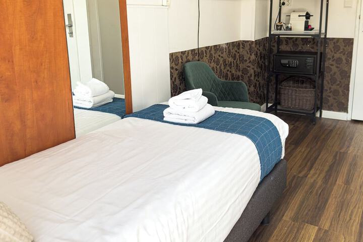 Room 34 of 53