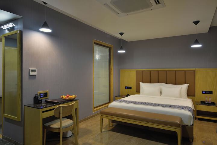 Room 6 of 25