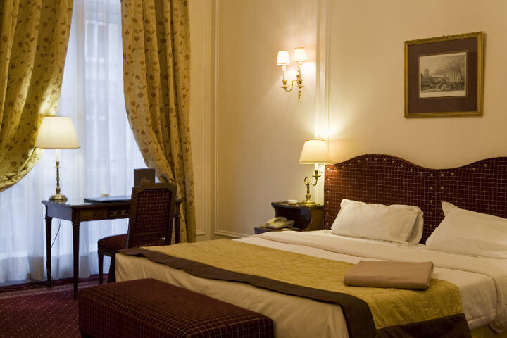 Room 4 of 10