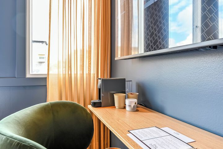 Room 2 of 40