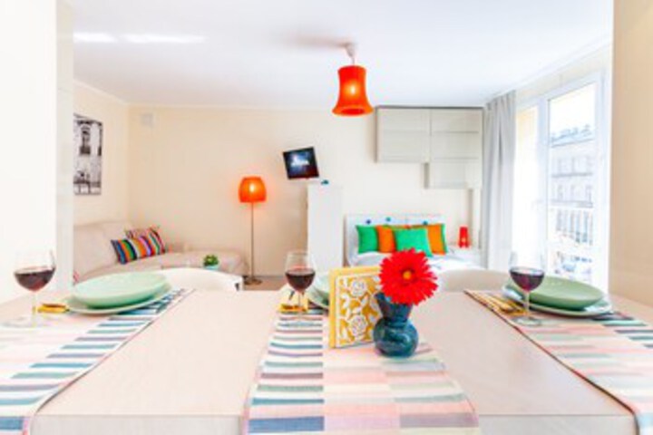 Room 4 of 12