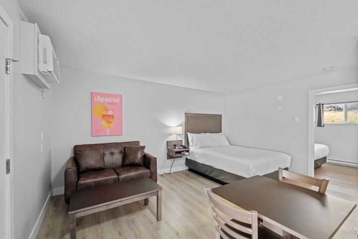 Room 33 of 48