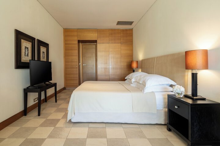 Room 19 of 71