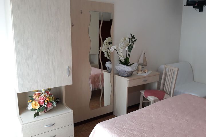 Room 9 of 47
