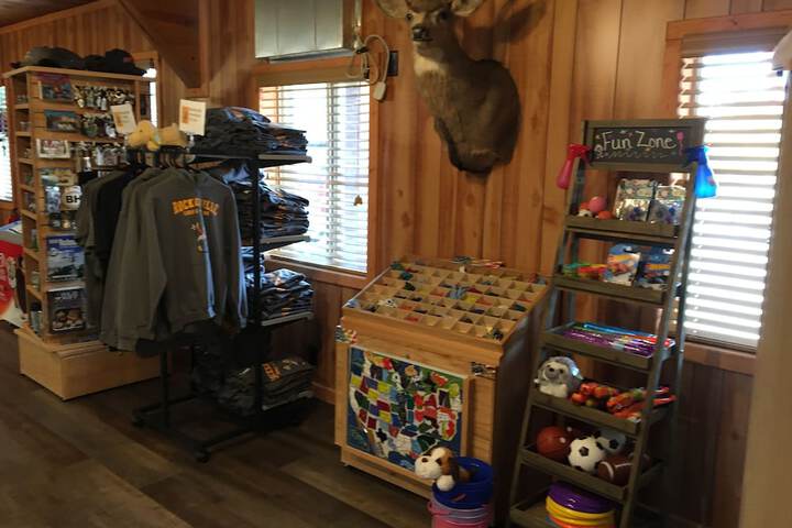 Gift Shop 210 of 259
