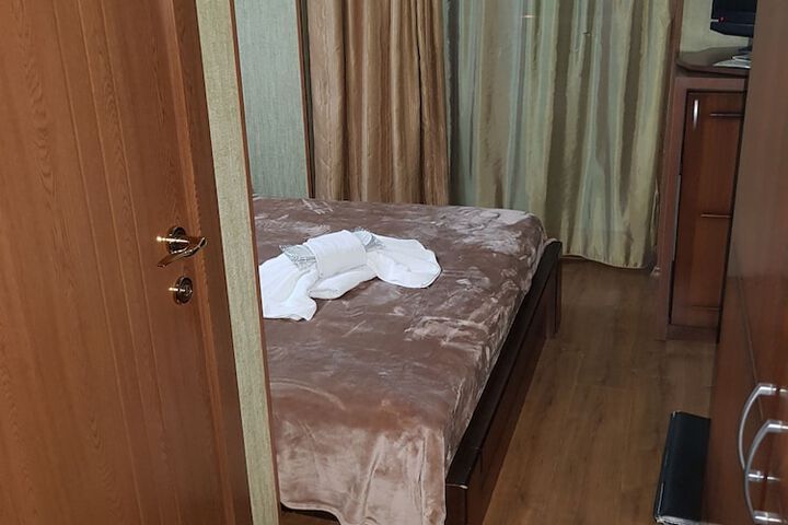 Room 12 of 37